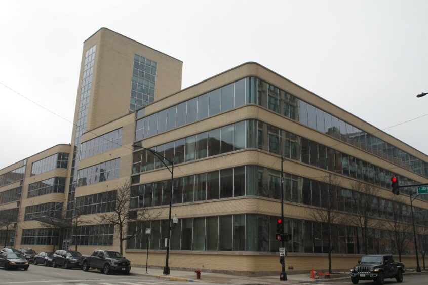 An office building stands at 400 S. Jefferson St. in Chicago’s West Loop neighborhood.