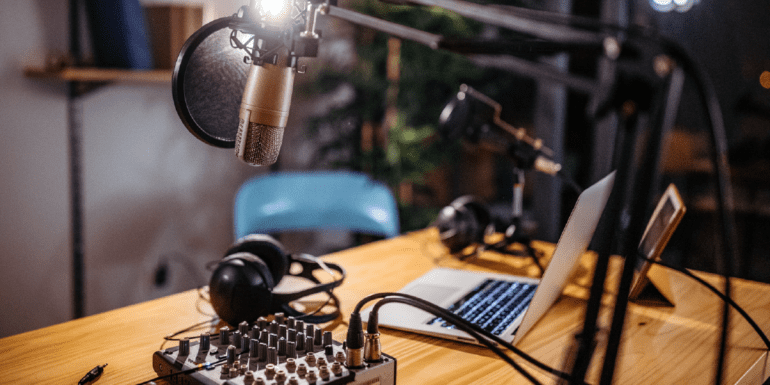 Microphone with recording equipment